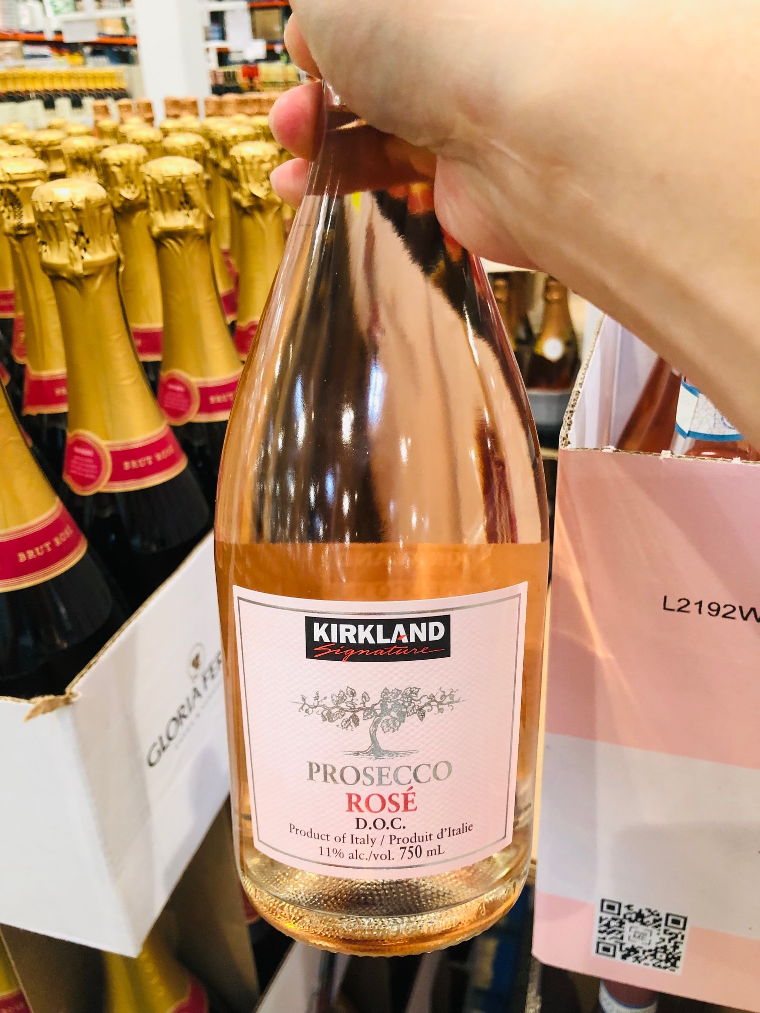 17 Best Sparkling Rosé Wines for 2023 Affordable to Premium